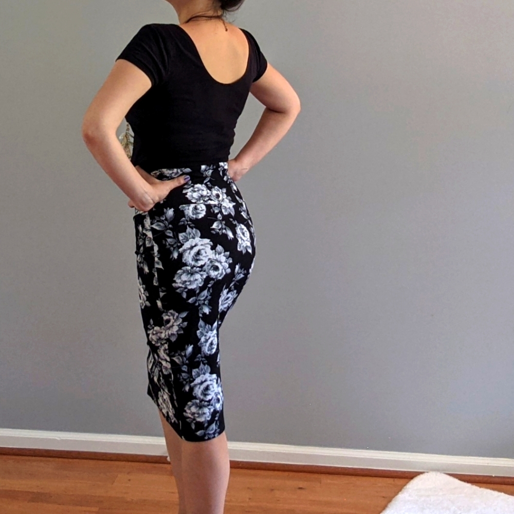 LuLaRoe Cassie Floral Black & White Skirt SMALL